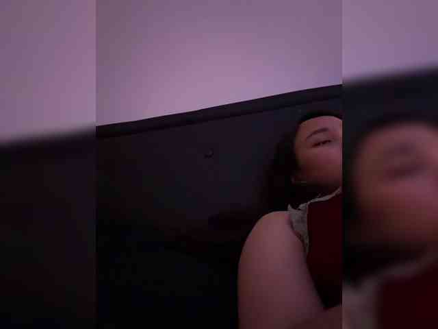 RozyElle webcam