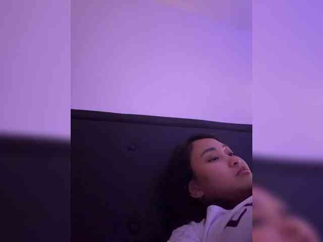 RozyElle webcam