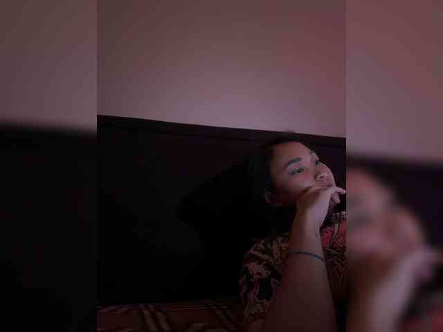 RozyElle webcam