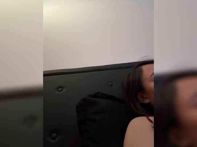 RozyElle webcam