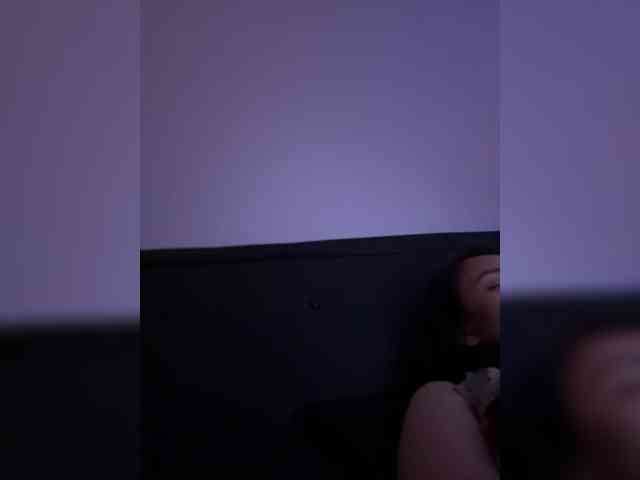 Model: RozyElle
