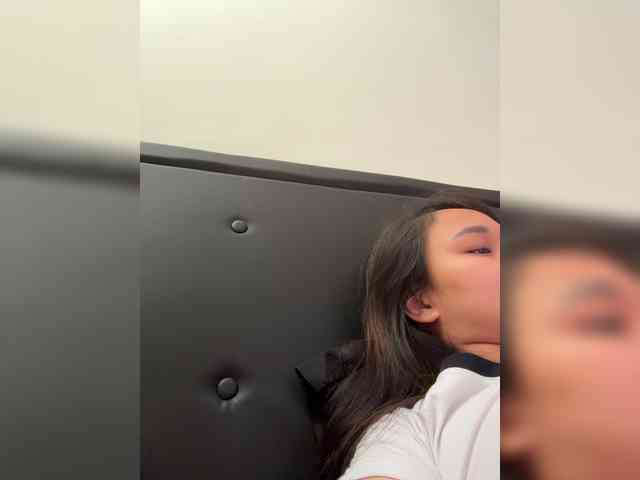 RozyElle webcam