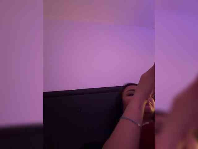 RozyElle webcam