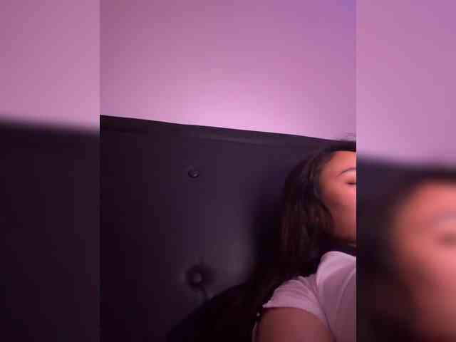 RozyElle webcam