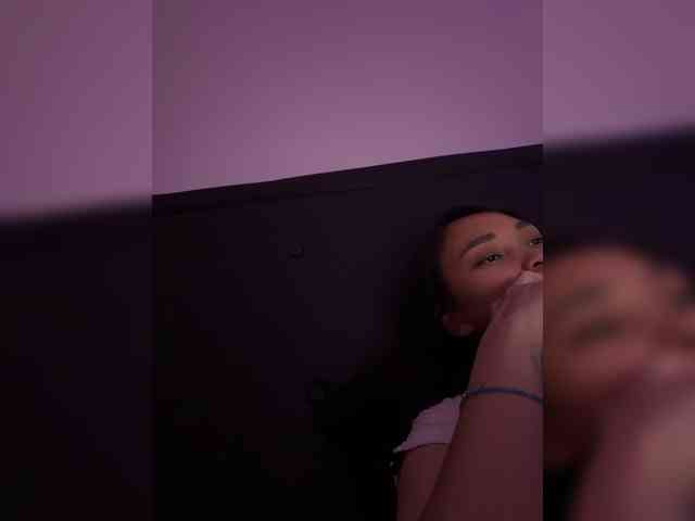 RozyElle webcam