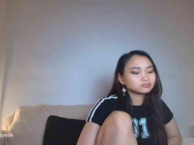 Model: RozyElle