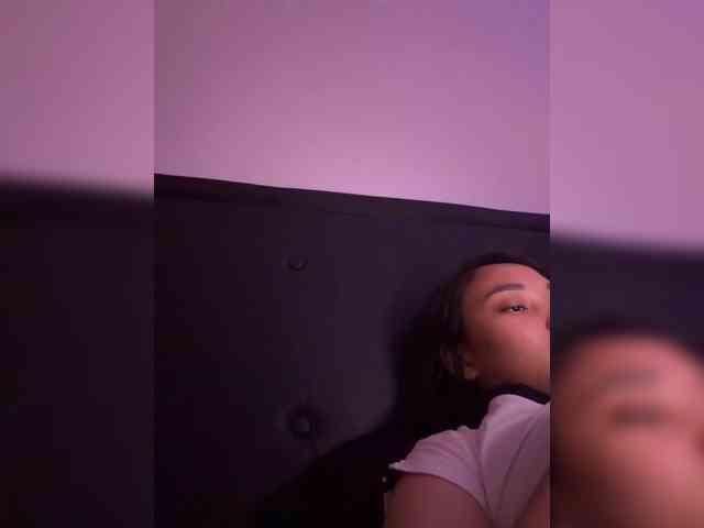 RozyElle webcam