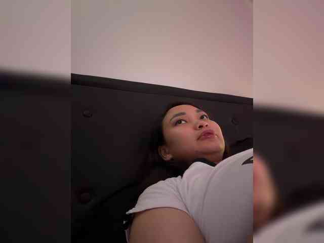 RozyElle webcam