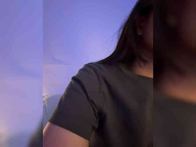 RozyElle webcam