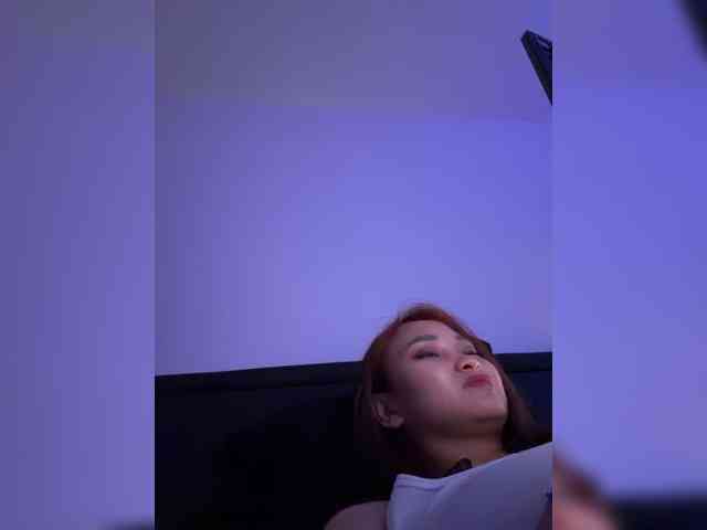 RozyElle webcam