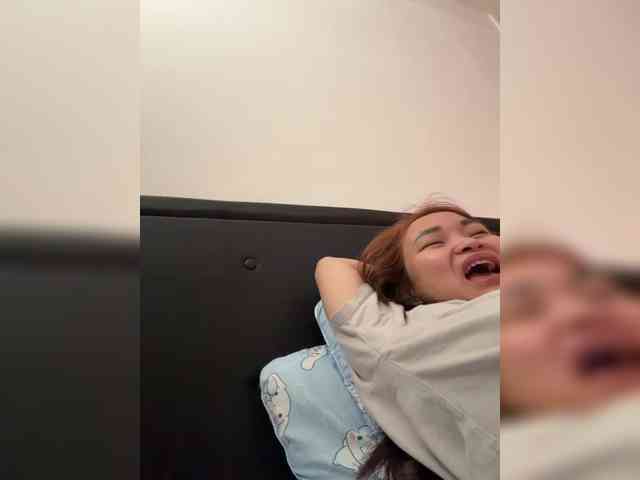 RozyElle webcam