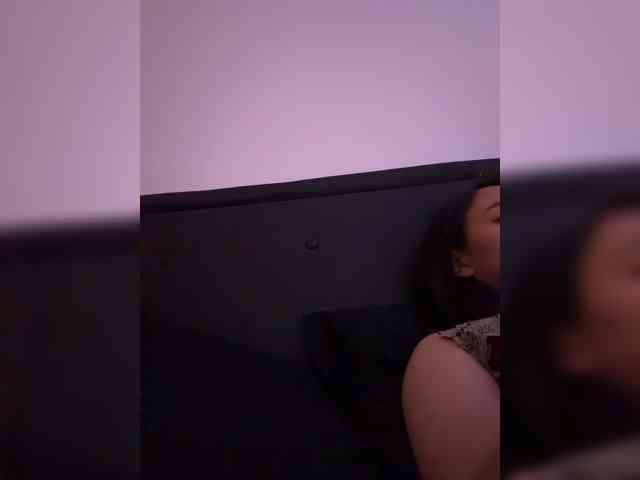 RozyElle webcam