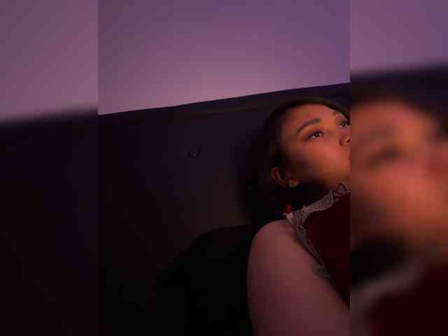 Model: RozyElle
