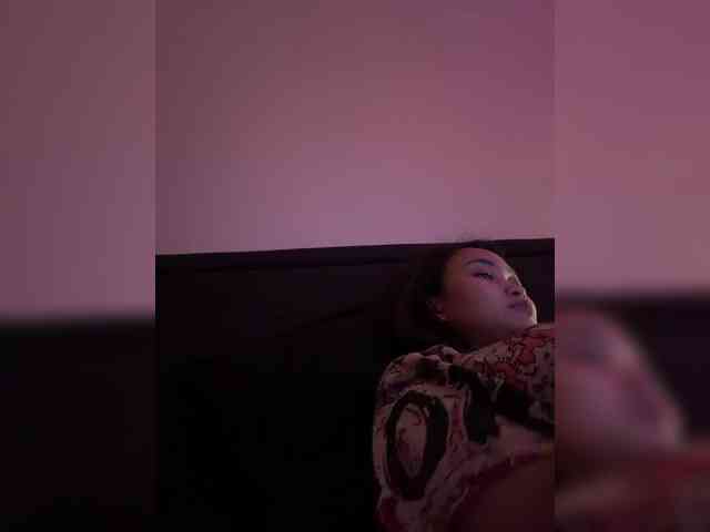 RozyElle webcam