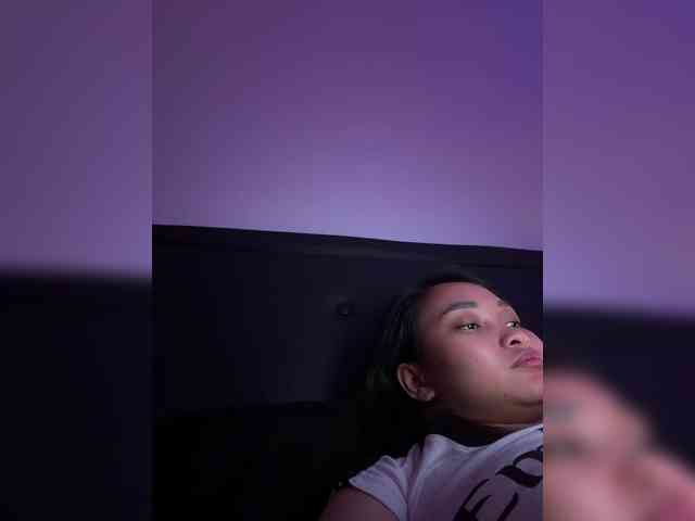 RozyElle webcam