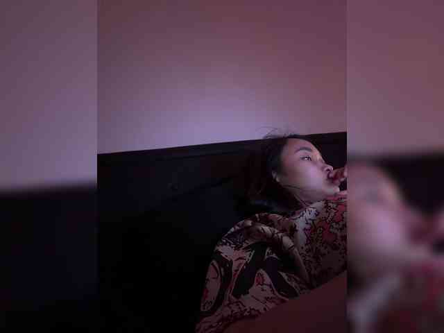 RozyElle webcam