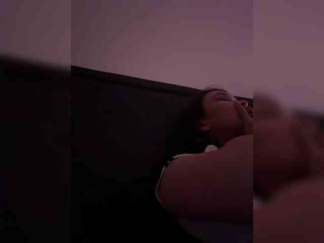 RozyElle webcam