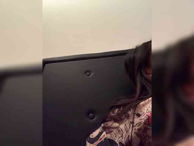 RozyElle webcam