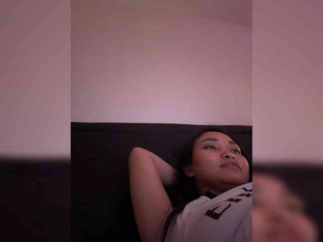 RozyElle webcam