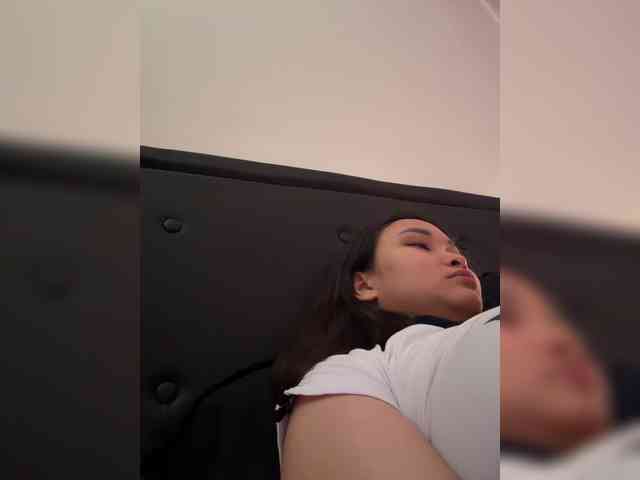 RozyElle webcam