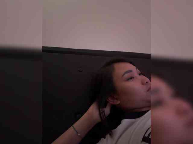 RozyElle webcam