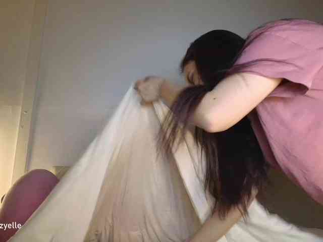 模特: RozyElle