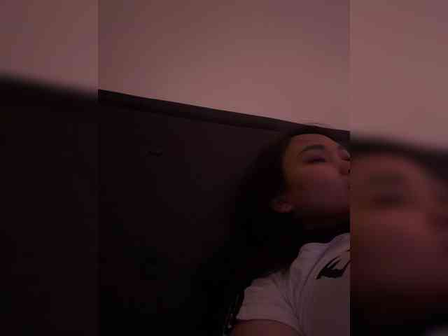 RozyElle webcam