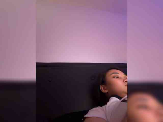 RozyElle webcam