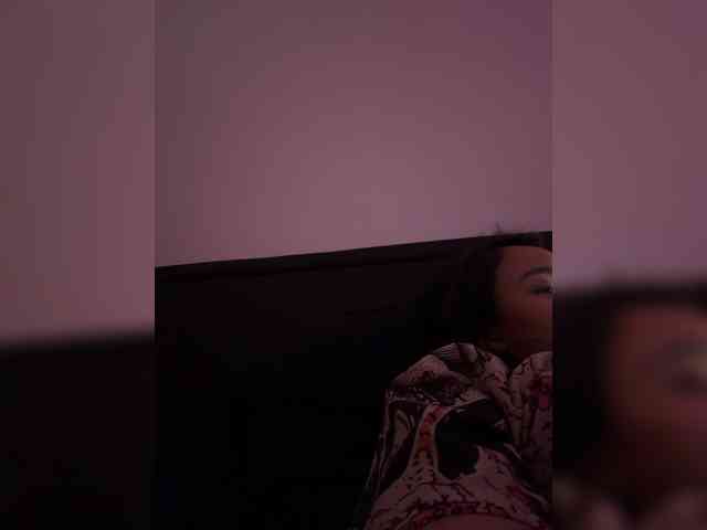 RozyElle webcam