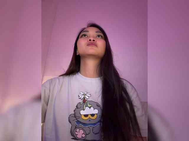 Model: RozyElle