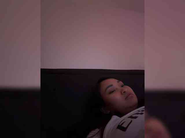 RozyElle webcam