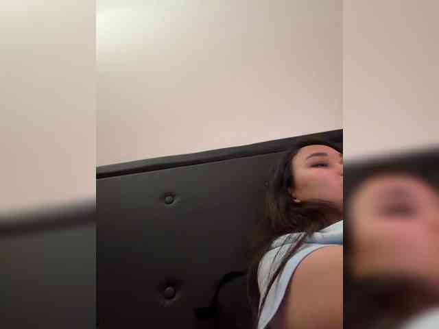 RozyElle webcam