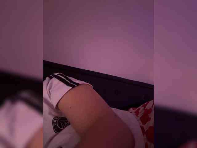 RozyElle webcam