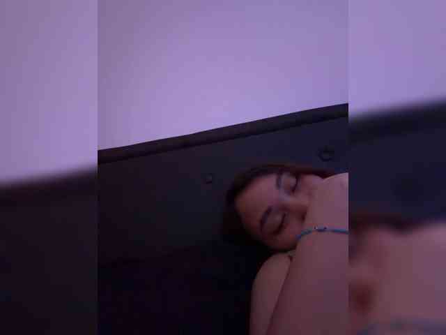RozyElle webcam