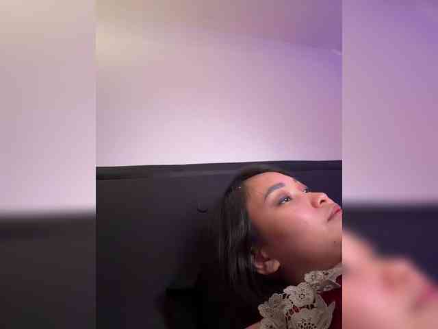 RozyElle webcam