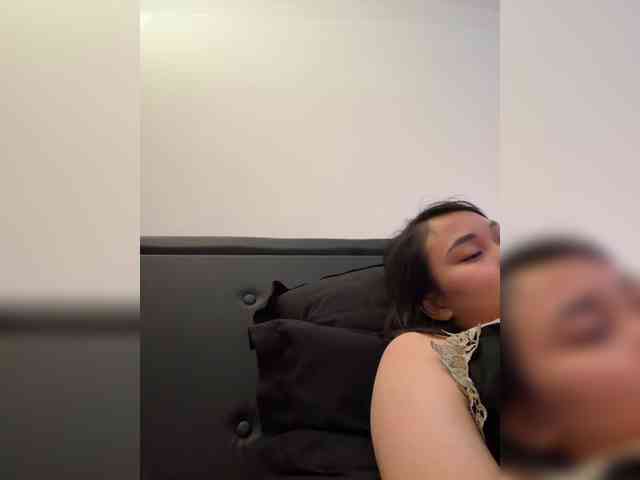 RozyElle webcam