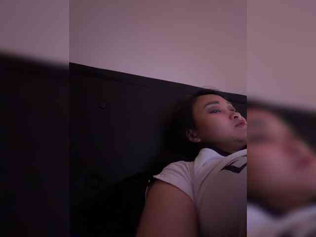 RozyElle webcam