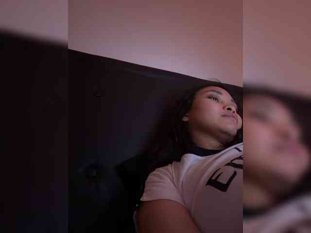 RozyElle webcam