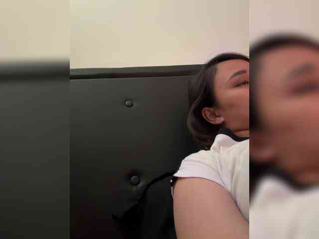 RozyElle webcam