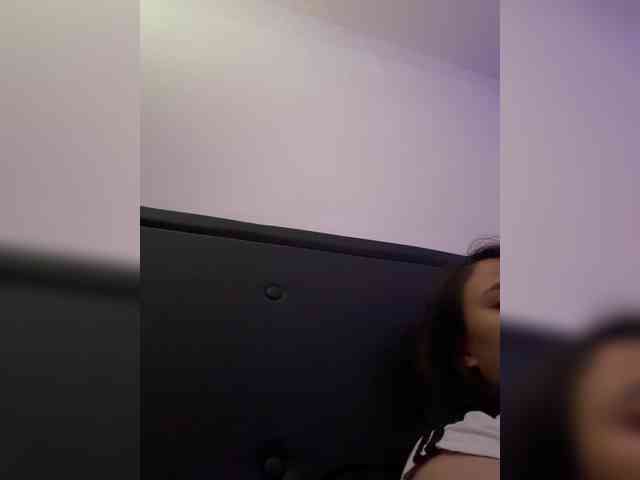 RozyElle webcam