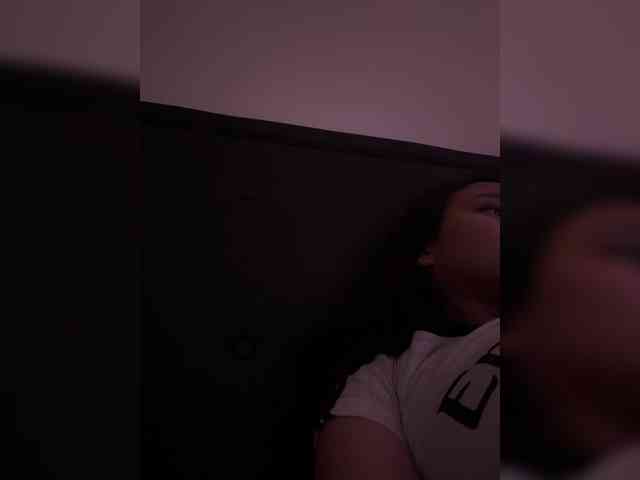 RozyElle webcam