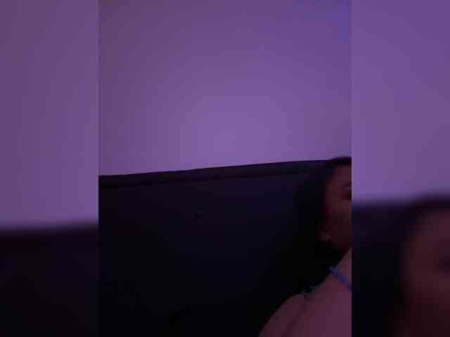 RozyElle webcam