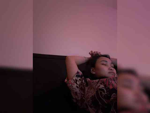 RozyElle webcam