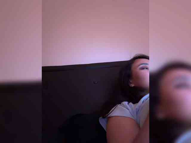 RozyElle webcam