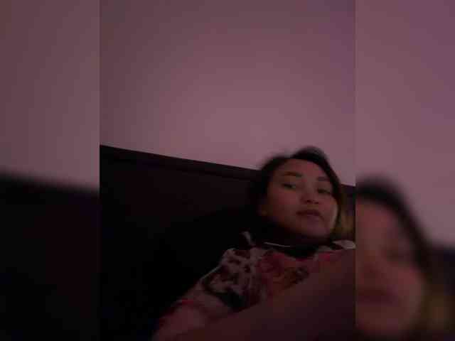 RozyElle webcam
