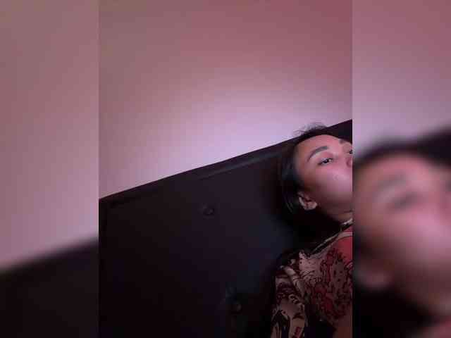RozyElle webcam