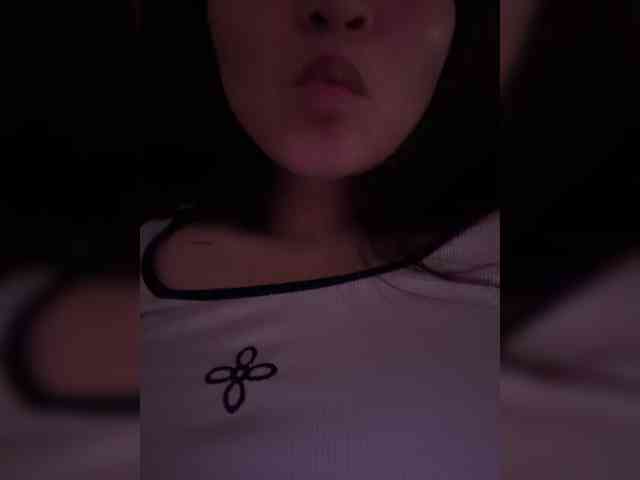 RozyElle webcam
