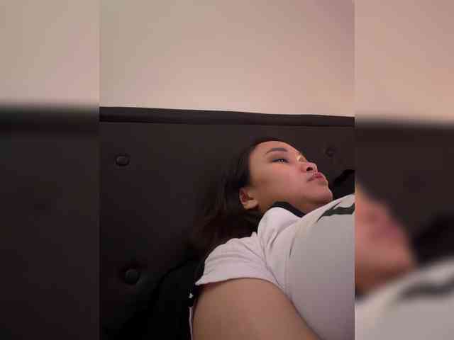 RozyElle webcam