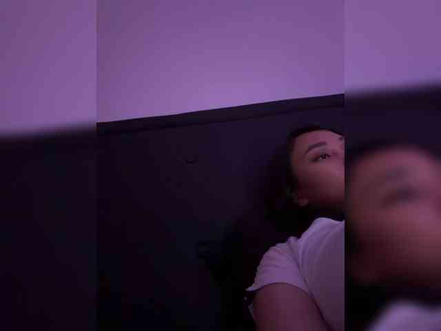 RozyElle webcam
