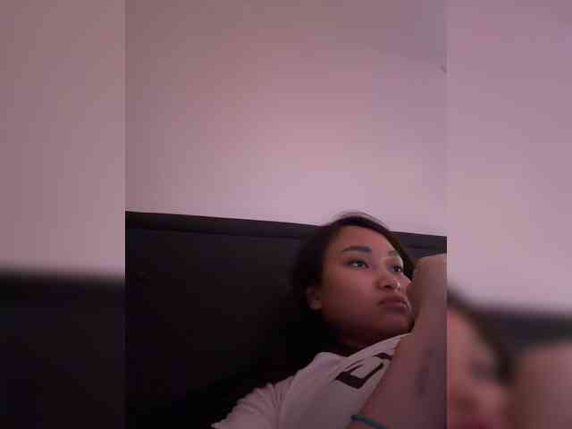 RozyElle webcam